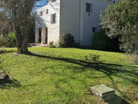 Casa en Venta con 3 cocheras
