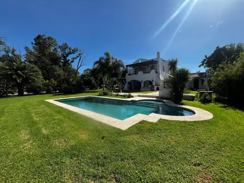 Casa en Venta con 2 cocheras