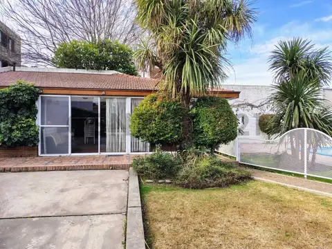 Casa en Venta con 3 cocheras