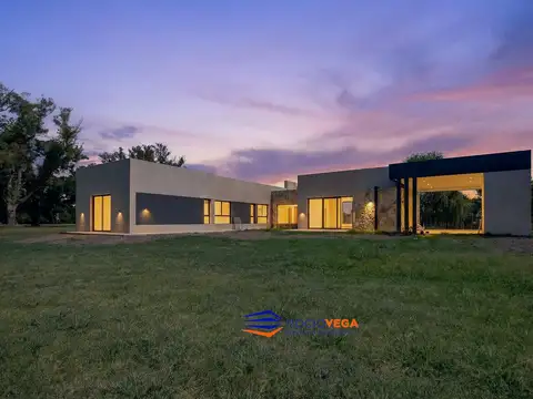 Casa a la venta en La Elina, Comarcas de Lujan, a estrenar