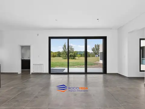 Casa 4 ambientes con 4 baños