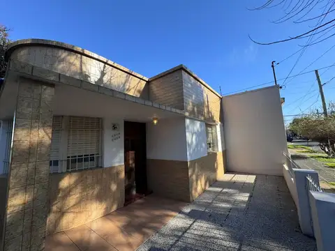 Casa 3 ambientes con 1 baño