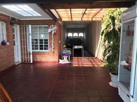 Casa en Venta con 3 cocheras