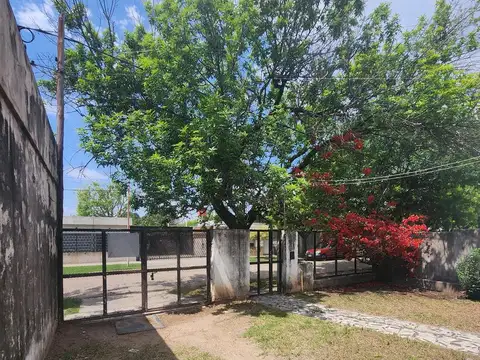 Casa en Venta con 4 cocheras