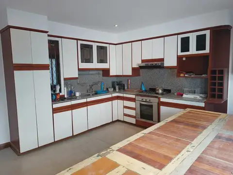 PH 6 DORM. - 4 BAÑOS - PATIO - PARRILLA - COCHERA - CABA