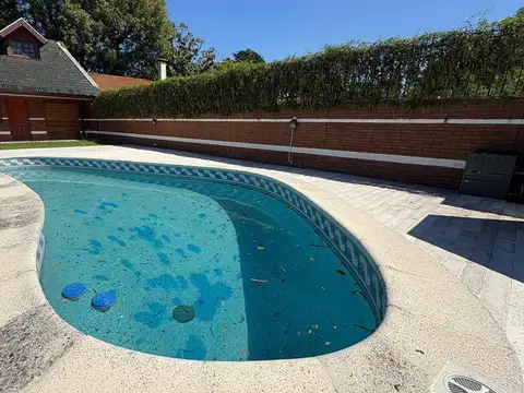 Casa 7 ambientes con 2 baños