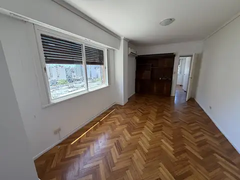 DEPTO DE 3AMB C/DEPENDENCIA. 9º PISO AL C/FRENTE de aprox 78Mts2, EN MUY BUEN ESTADO Y LUMINOSO, c/balcon