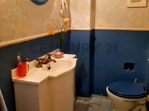 VENTA de Casa en Planta Alta de 3 Dormitorios con cochera en Centro de Santa Fe.