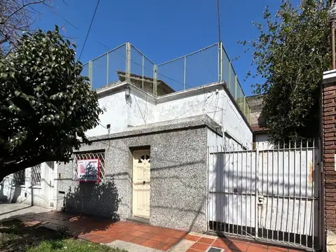 VENTA DE CASA MULTIFAMILIAR, A REFACCIONAR.