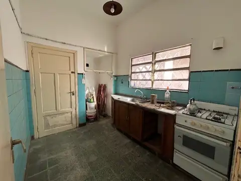 Casa 6 ambientes con 2 baños