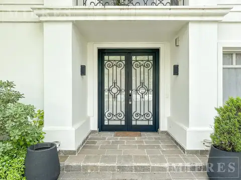 Casa en Alquiler Temporal con 3 cocheras