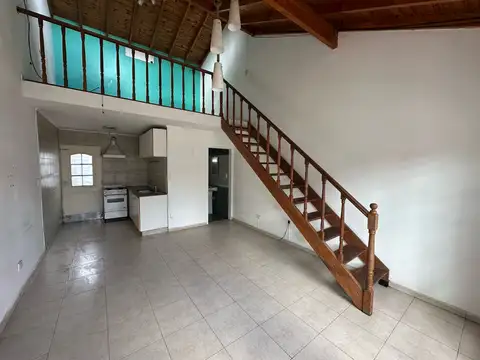 Duplex Con Cochera En Alquiler Castelar