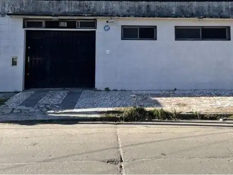 Galpón en  Alquiler en excelente ubicacion de Quilmes Oeste.. 