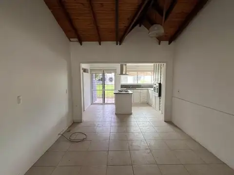 Casa 5 ambientes con 2 baños