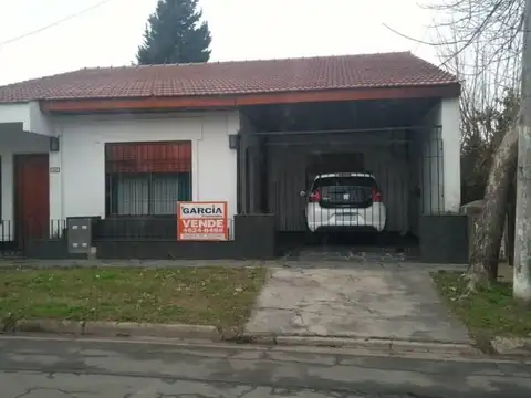 Casa  en Venta ubicado en Castelar, Morón, G.B.A. Zona Oeste - AMA0063_LP545132_8