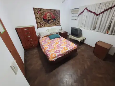 VENTA CASA 4 AMB. PATIO. COCHERAS. TERRAZA. LANUS.