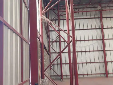 GALPON EN ALQUILER LATERAL ACCESO SUR Y RUTA 40 GC