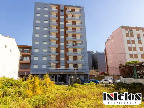 Dpto: Yrigoyen Nº 431 E/ Montevideo y Blanco Encalada - Mar de Ajó - C963