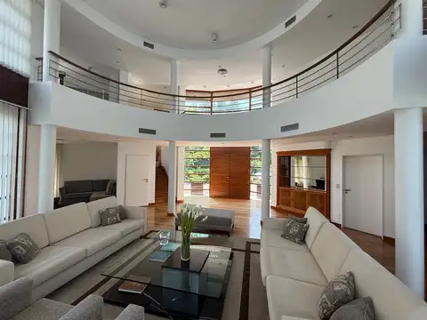 Casa en Venta con 5 cocheras