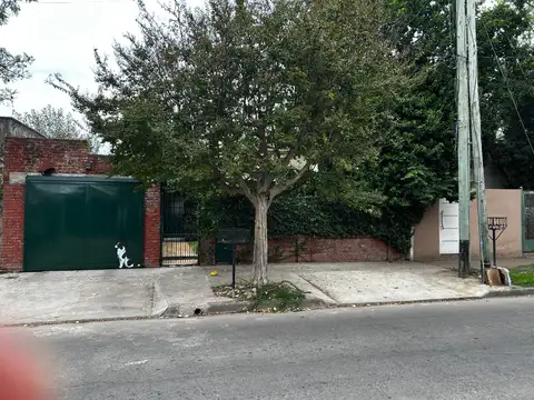 Acogedora casa totalmente reciclada en una planta con piscina , fondo y jardín