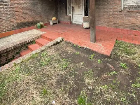 CHALET DE 4 AMBIENTES A REFACCIONAR - MORON NORTE