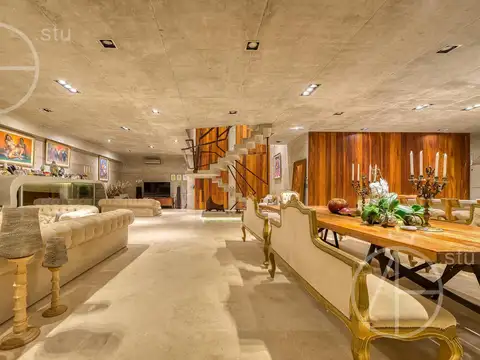 Casa en Alquiler con 2 cocheras