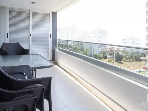 Apartamento en venta a metros de Playa Brava, 2 dormitorios en suite.