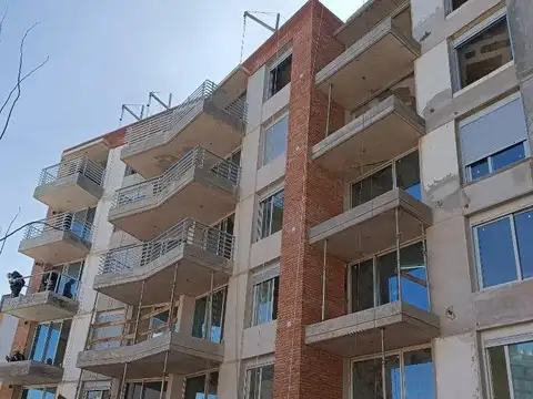 Venta Apartamento De 1 Dormitorio con patio  En Tres Cruces