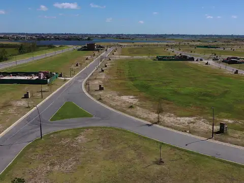 Av. de los Lagos al 200