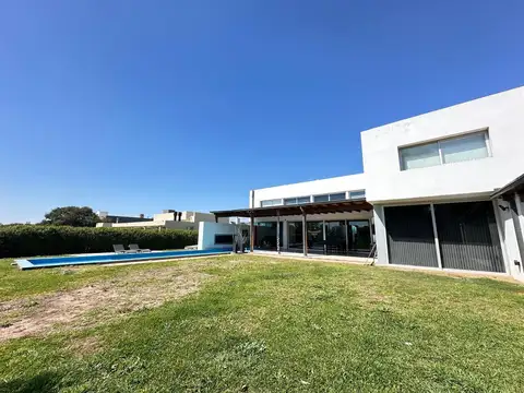 Casa en Venta en Cañuelas Country Golf, USD 890.000