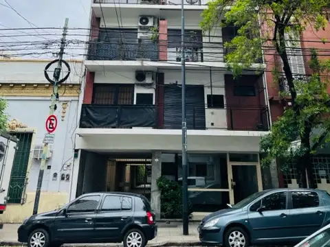 Avellaneda 100, Piso 1