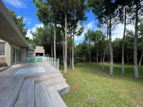 A 3 Cuadras De La Playa Costa Esmeralda