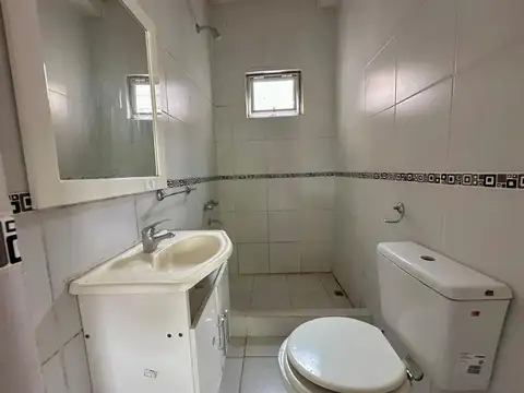 CASA EN VENTA 2 AMBIENTES MORENO, SON 2 PH