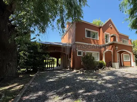 Casa en venta de 5 ambientes c/piscina en El Lauquen Club De Campo