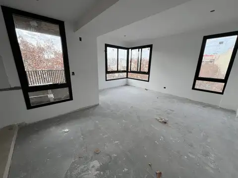 Sarandi 1000, Piso 7