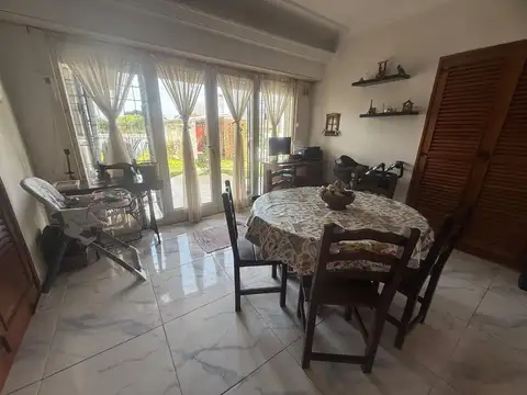 Casa 3 ambientes con 2 baños
