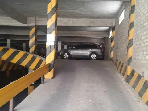 OPENHOUSE INMOBILIARIA VENDE COCHERA  CERCA DE CASA DE GOBIERNO