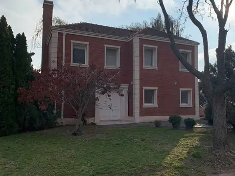 Casa Chalet  en Venta en Los Jazmines, Pilar del Este, Pilar