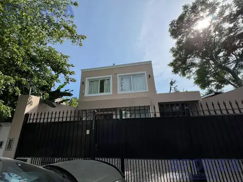 Casa 5 ambientes con 4 baños