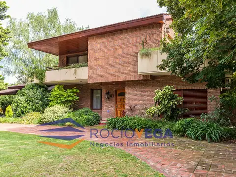 Casa en Alquiler con 4 cocheras
