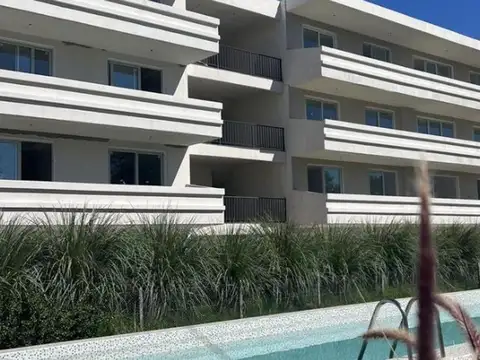 Dpto 2 amb en venta en Pilar c/balcón terraza