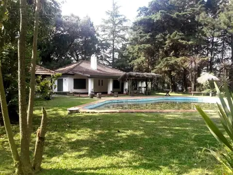 Venta Casa 4 amb con piscina en Barrio Parque Sakura, Exaltación de la Cruz