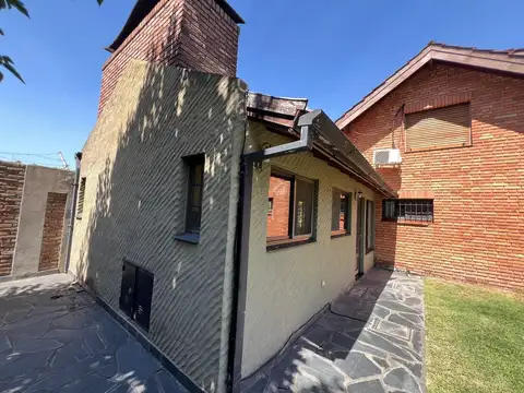 Casa en Venta con 3 cocheras