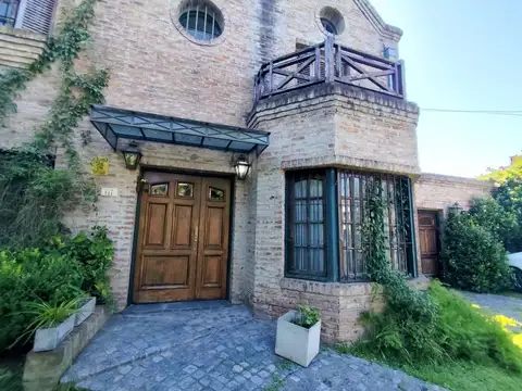 Venta casa 6 ambientes con piscina