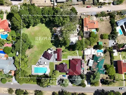 Casa en Venta con 3 cocheras