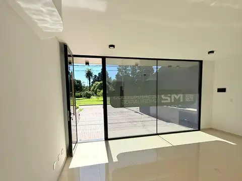 Local en Alquiler en Fisherton, USD 800.000