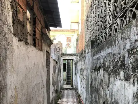 Avenida Rivadavia e/ Ruiz de los Llanos y Cortina