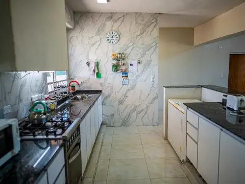 Casa 5 ambientes con 4 baños