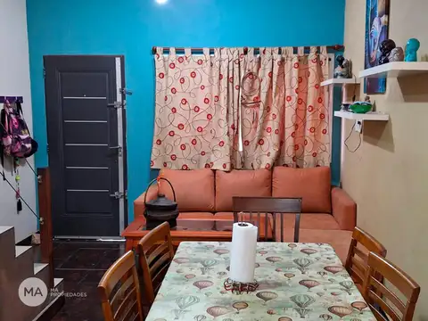 Casa 4 ambientes con 2 baños