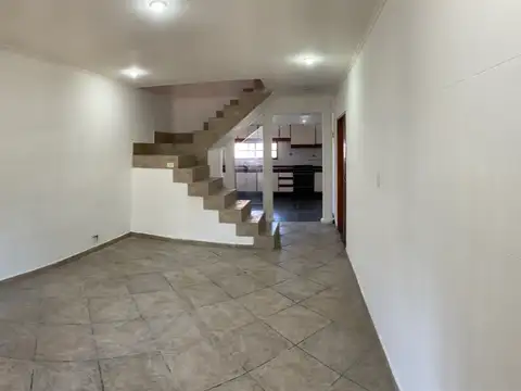 Casa en Venta con 4 cocheras